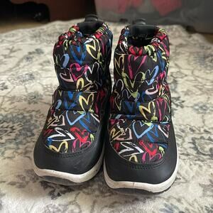PORTLAND BOOT COMPANY Black Multicolored Heart Print Winter Boots Size 10